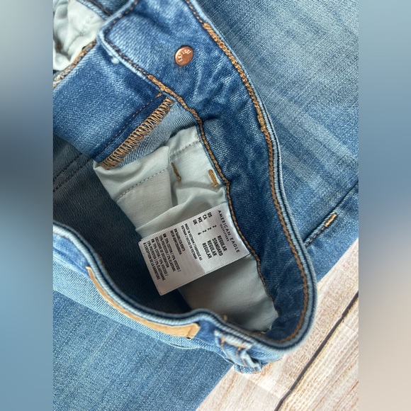 American Eagle Light Wash Super High Rise Jegging - Picture 3 of 7